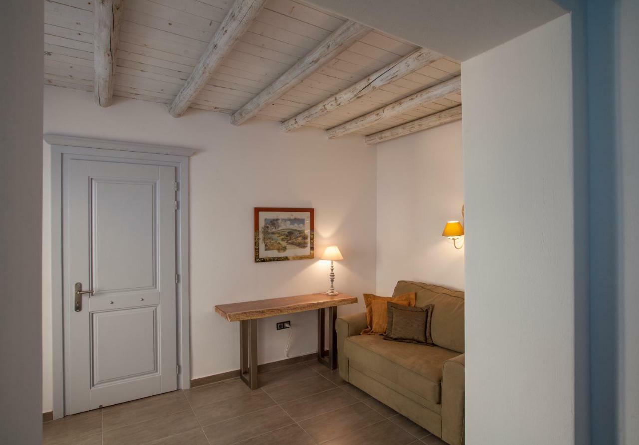 Miland Suites Adamantas  Exteriör bild